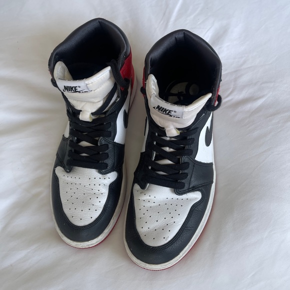 Women’s Air Jordan 1 Retro High ‘Satin Black Toe’ - Size US 9 W - Picture 7 of 9